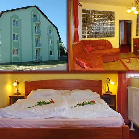 Holdlux Apartmanok Sarvar Bagian luar foto