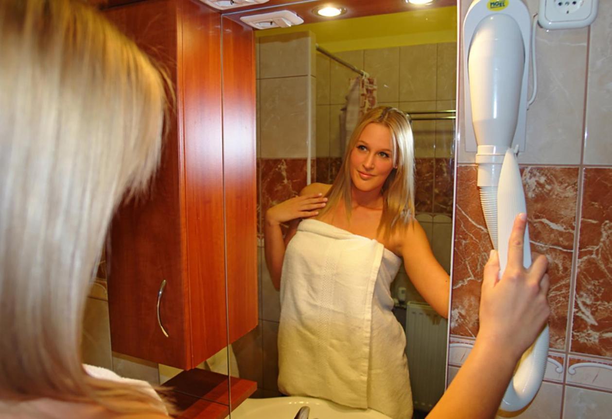 Holdlux Apartmanok Sarvar Bagian luar foto