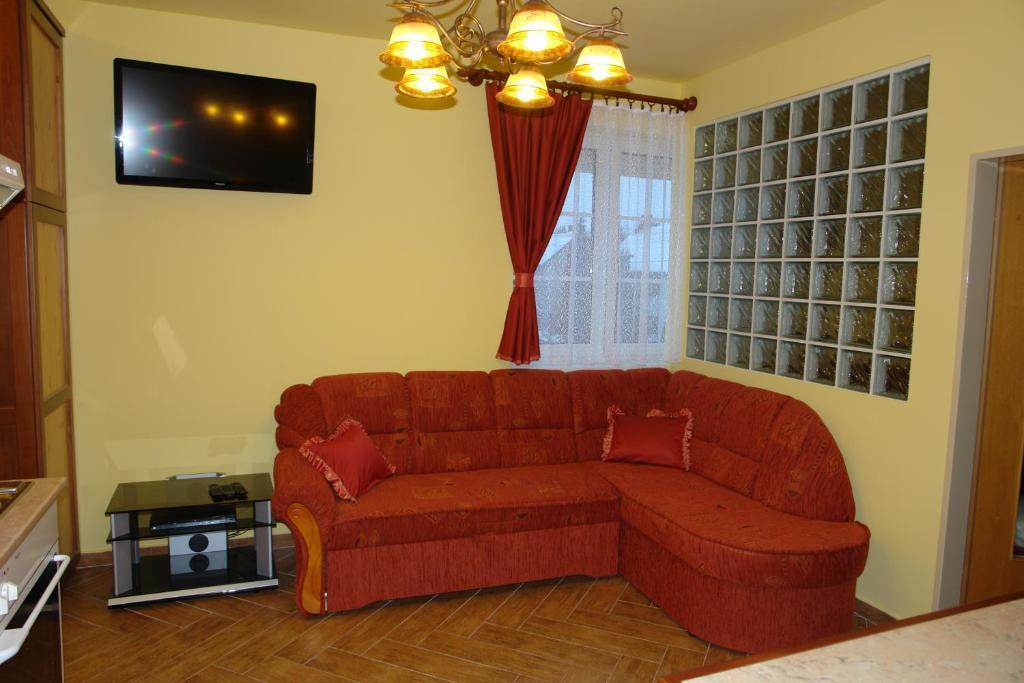 Holdlux Apartmanok Sarvar Ruang foto