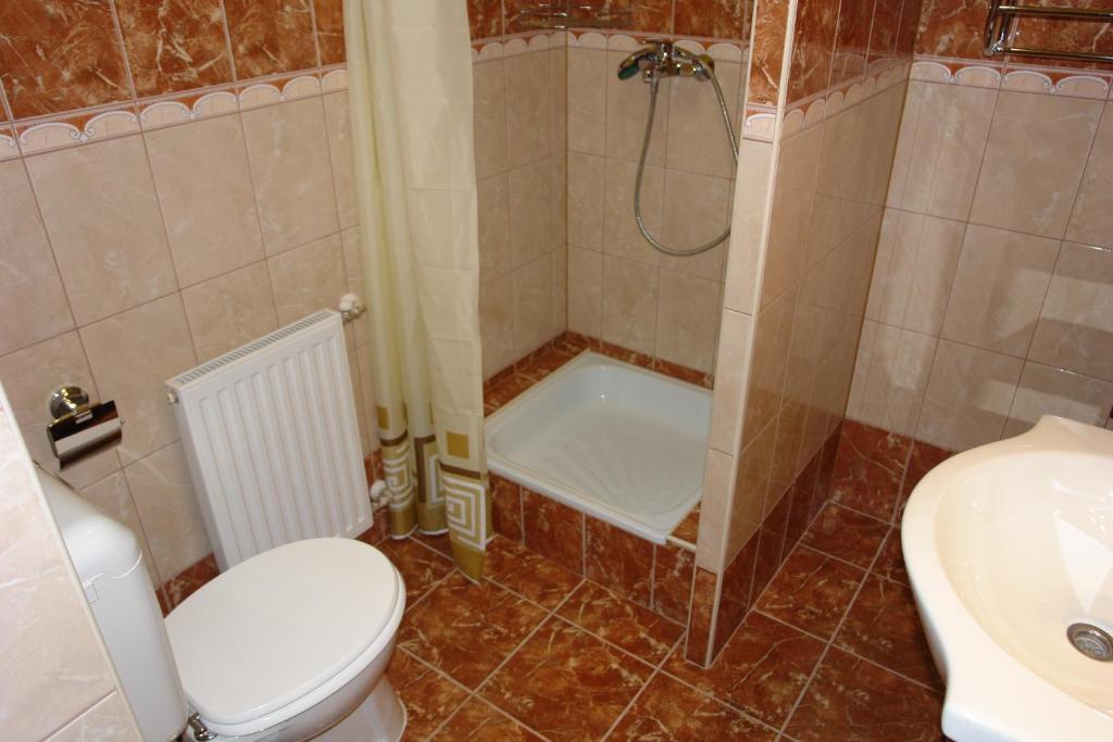 Holdlux Apartmanok Sarvar Ruang foto