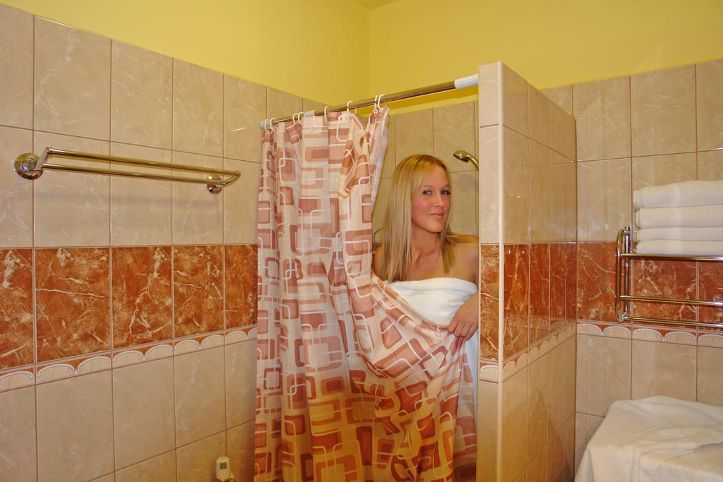 Holdlux Apartmanok Sarvar Bagian luar foto